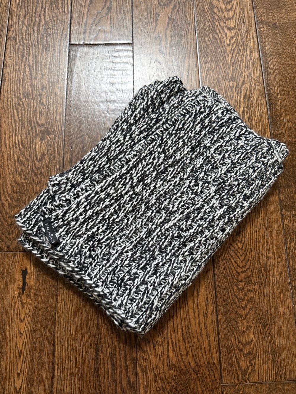 NWOT FRAAS Spacedye Scarf Black White